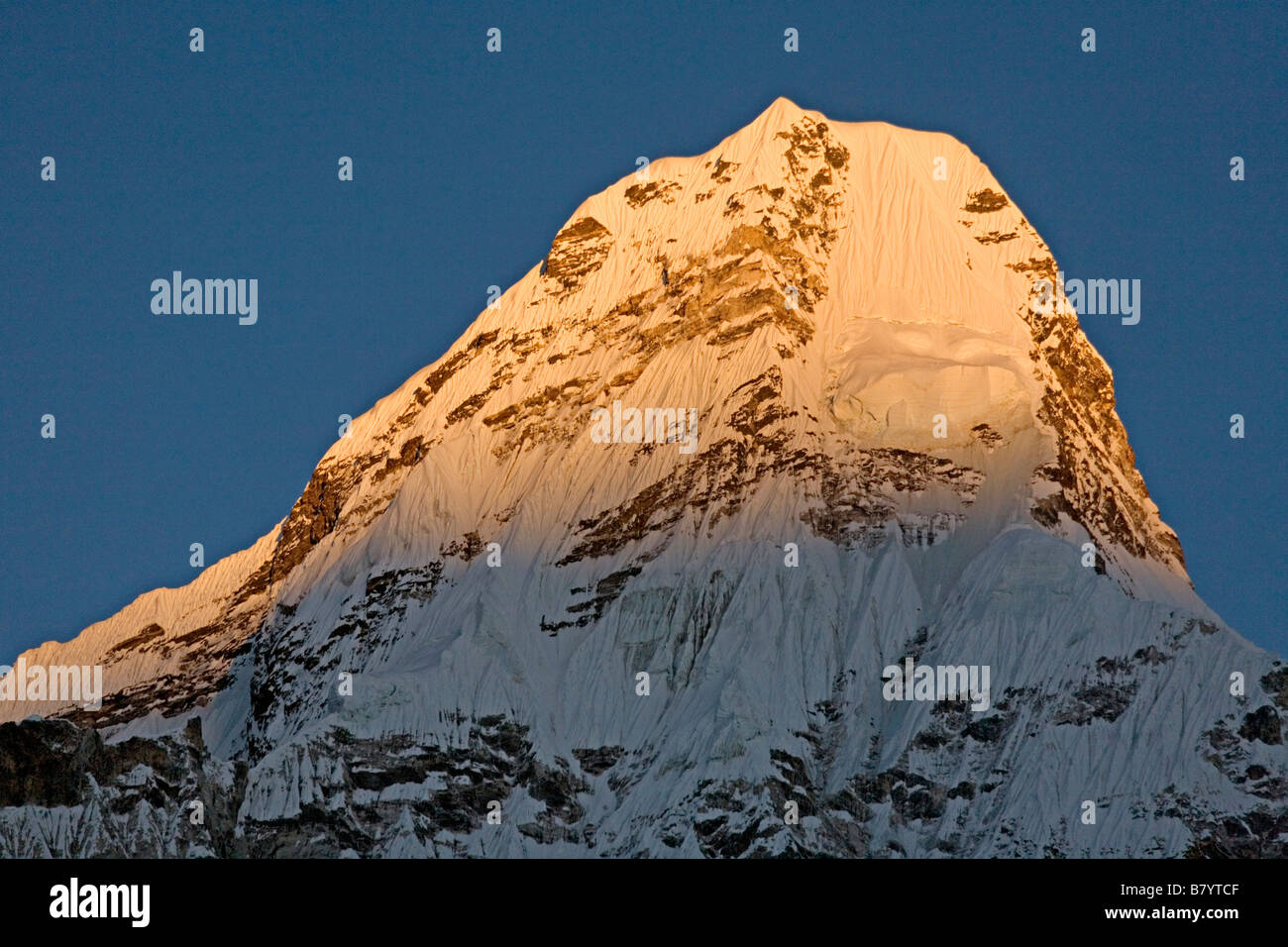Sonnenuntergang auf Amadablam Berggipfel im Khumbu-Region Everest Tal Nepal Stockfoto