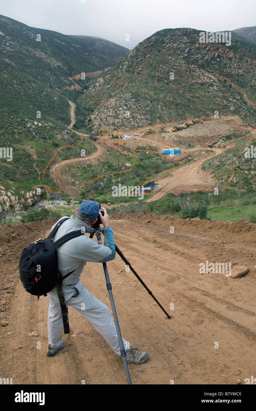 Otay Mountain Wilderness, San Diego Kalifornien Bereich, Fotograf Jeff Foott Dokumente Bau der Zufahrtsstraße Grenze Stockfoto