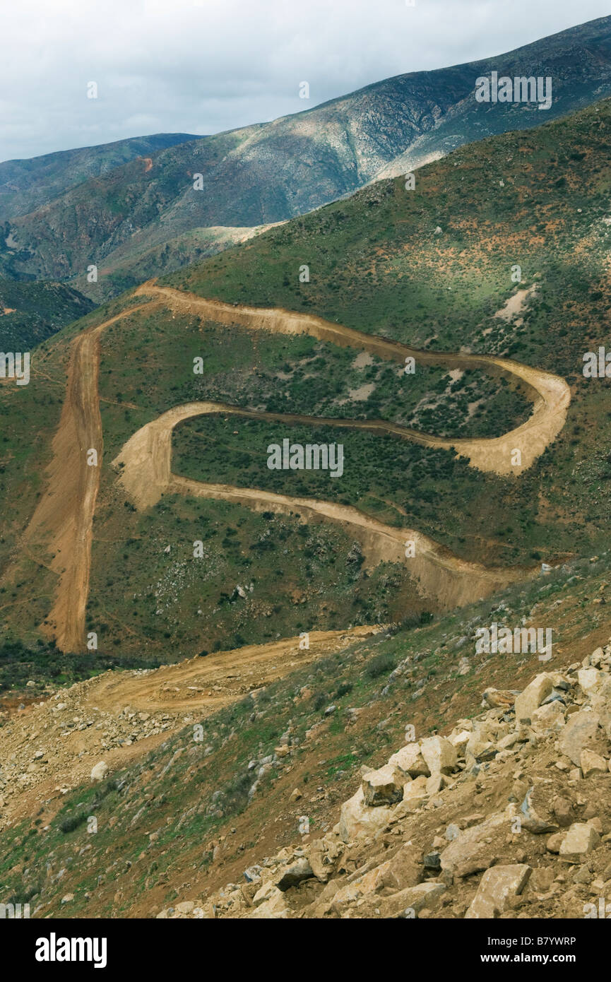 Otay Mountain Wilderness, Bau der Grenze Zufahrtsstraße, die Wildnis, California halbiert Stockfoto