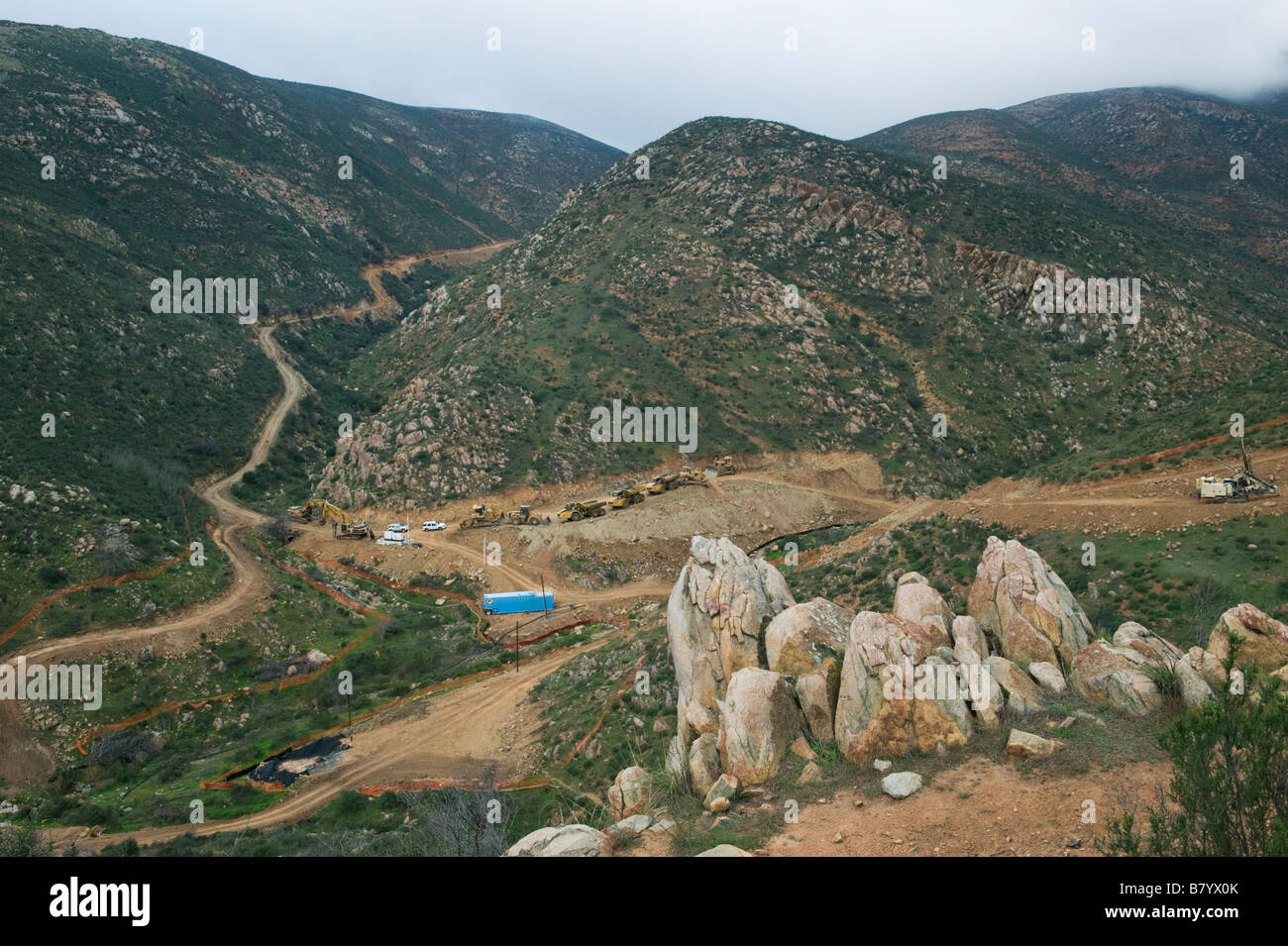 Otay Mountain Wilderness, Bau der Grenze Zufahrtsstraße, die Wildnis, California halbiert Stockfoto