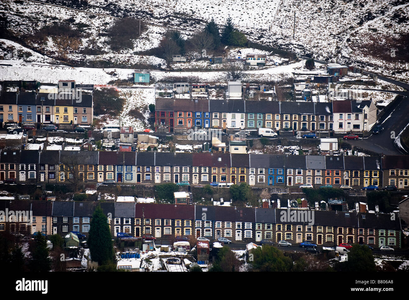 Terrassenförmig angelegten Gehäuse im Rhondda Tal in Wales. Stockfoto