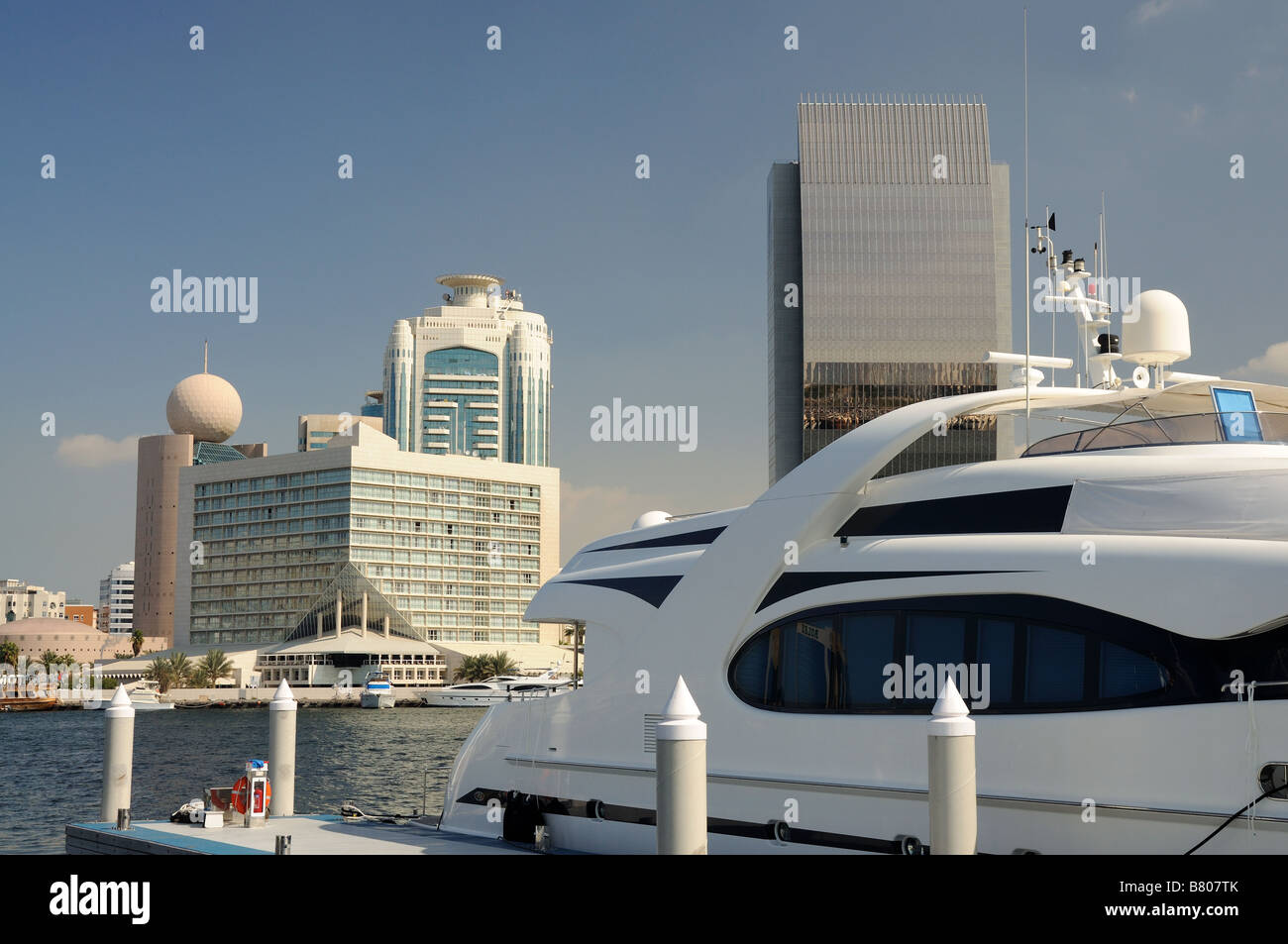 Luxus-Yacht am Dubai Creek Stockfoto