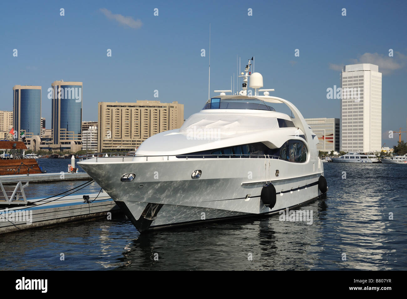 Luxus-Yacht am Dubai Creek Stockfoto