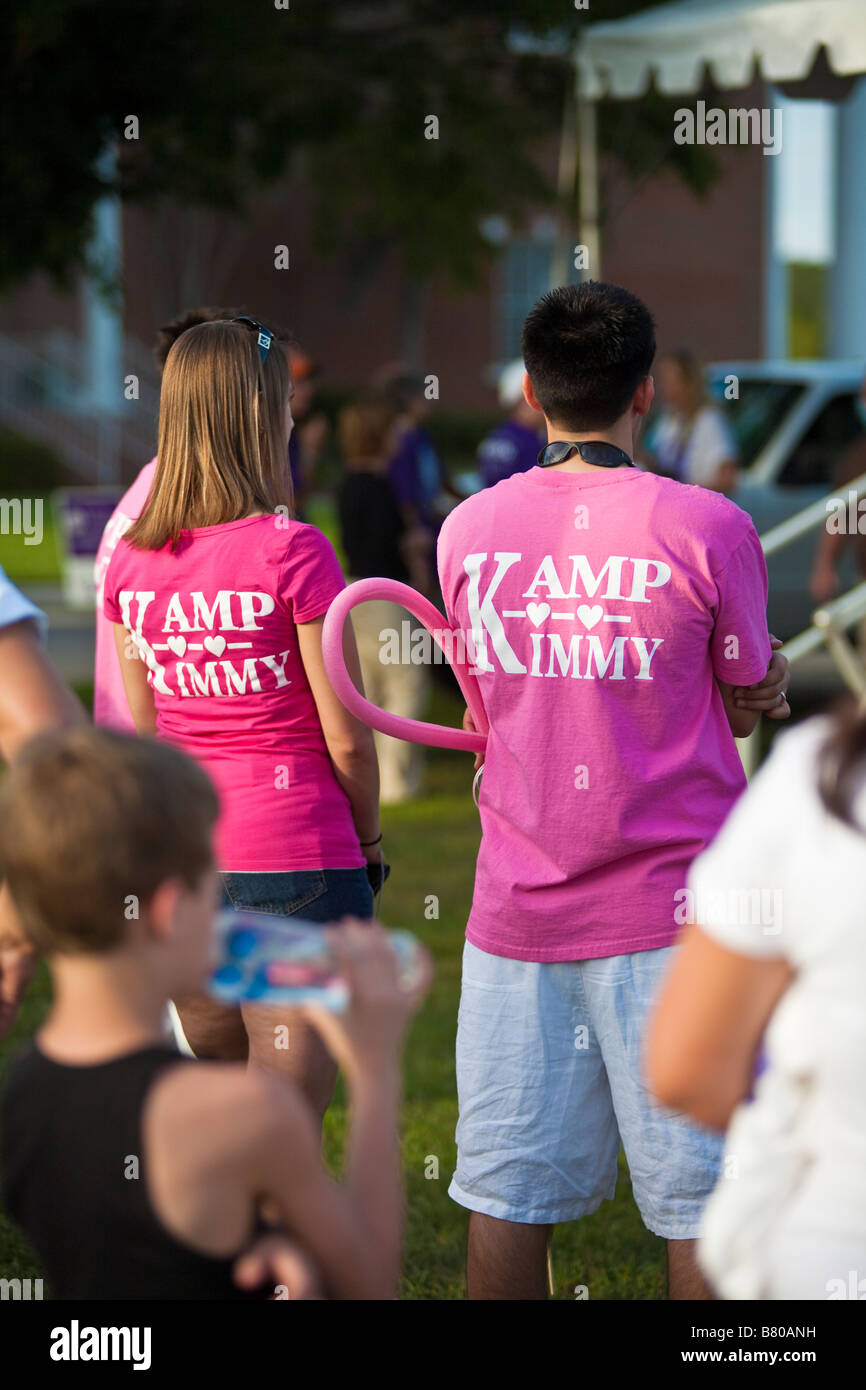 Krebs-Überlebenden, die Teilnahme an der American Cancer Society Relais für Lebensereignis Spendenaktionen in Ocala, Florida, USA Stockfoto