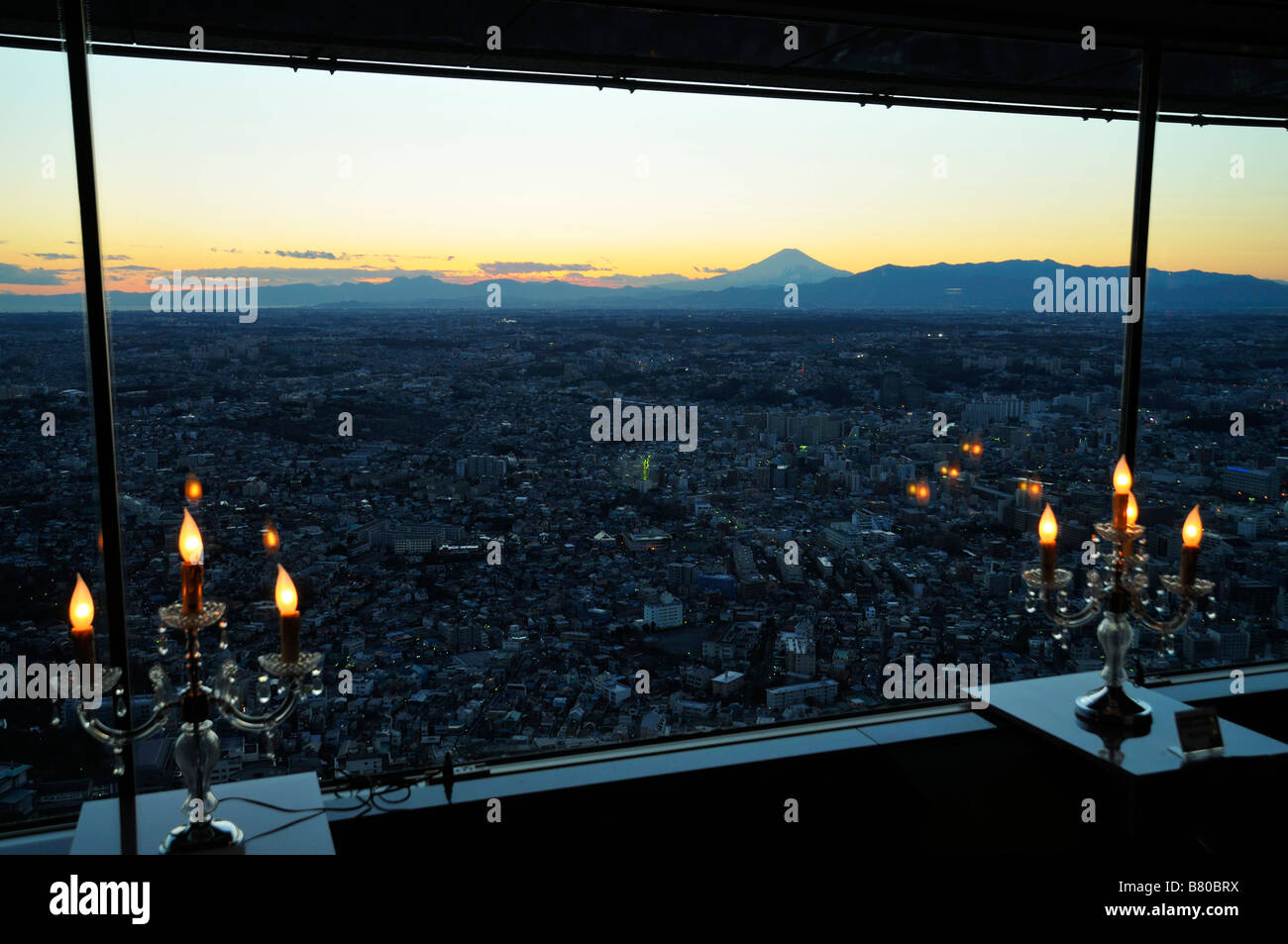 Sonnenuntergang über Mount Fuji, Yokohama, JP Stockfoto