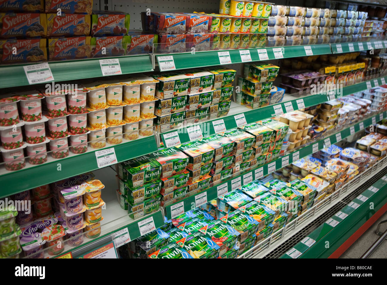 Joghurt im Supermarkt Spanien Stockfoto