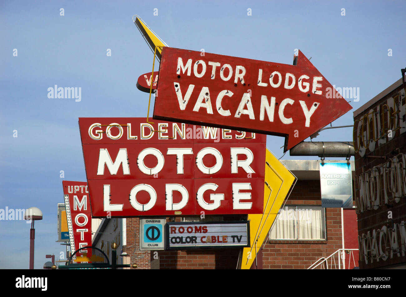 Ein buntes Motel Zeichen in Reno, Nevada, USA werben Zimmer zur Verfügung. Stockfoto