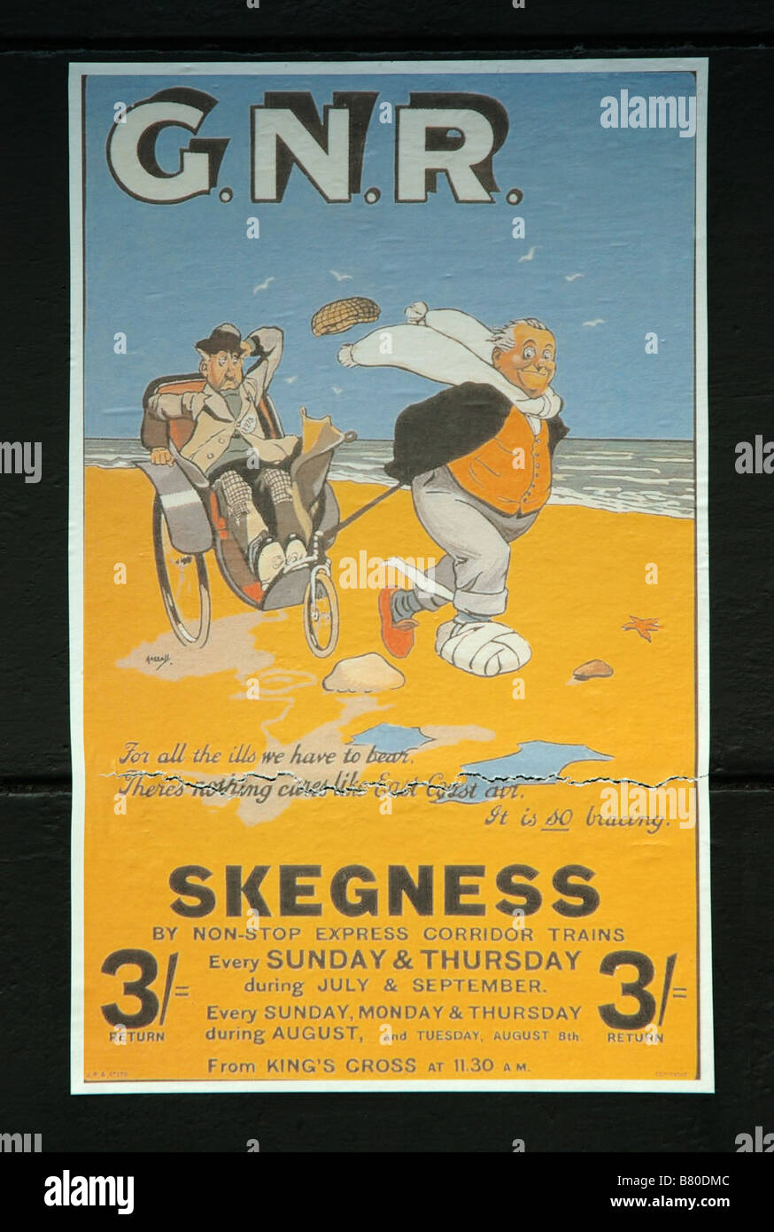 Plakat Werbung für Bahnreisen in Skegness angezeigt wird, an der Great Central Railway, Leicestershire, England, UK Stockfoto