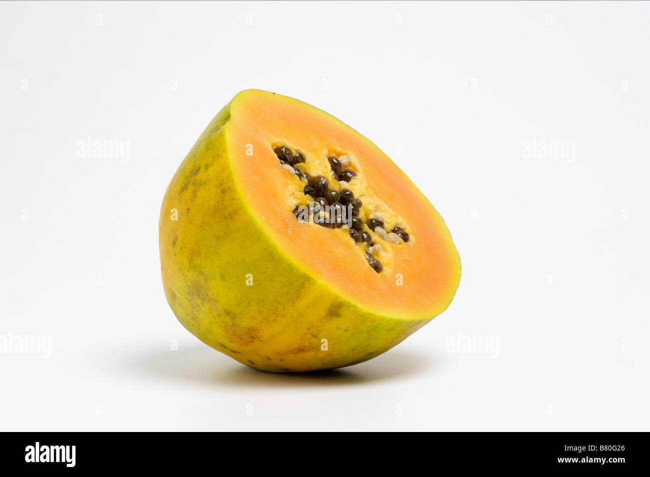 Papaya Frucht auf weißem Hintergrund Stockfoto