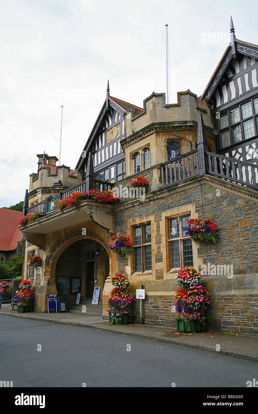 Die markante Architektur des Lynton Rathaus von 1900, North Devon, England UK Stockfoto