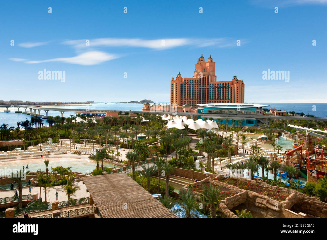 Aquaventure Park vor dem Atlantis Hotel auf Palm Jumeirah Dubai Stockfoto