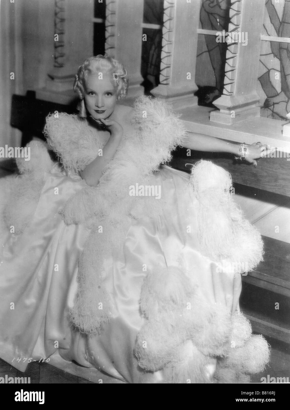 Die Scarlett Empress Jahr: 1934 USA Marlène Dietrich Regie: Josef von Sternberg Stockfoto