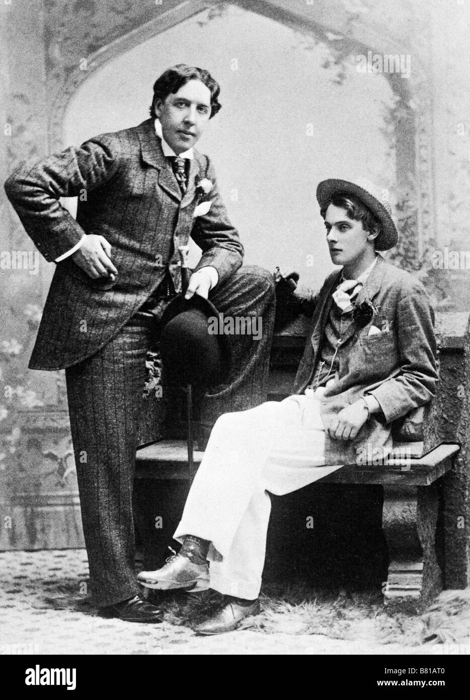 Oscar Wilde und Bosie 1893 Porträt des irischen Dramatikers und Witz mit seiner Geliebten, und Ursache für seinen Sturz Lord Alfred Douglas Stockfoto