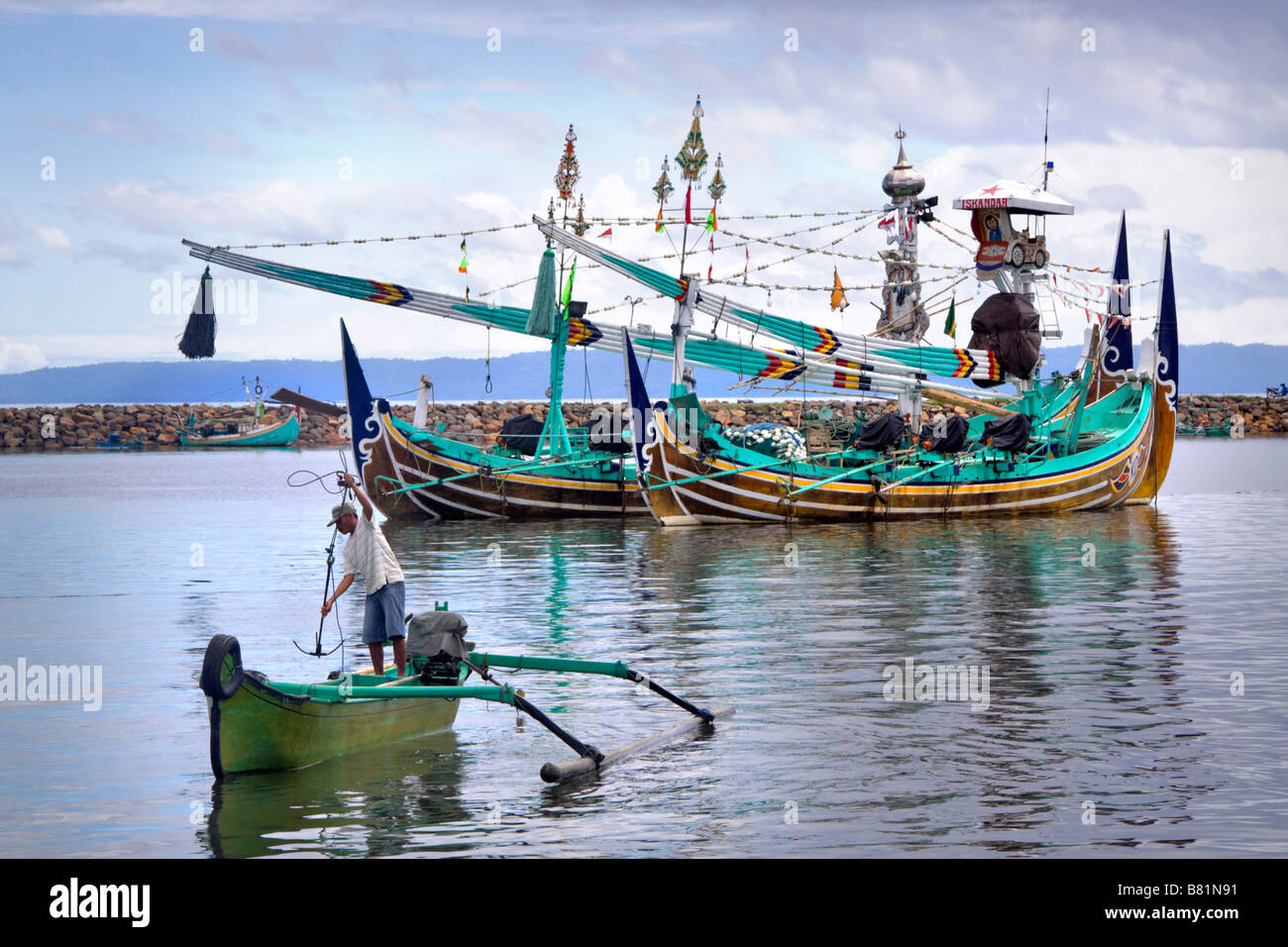 Fischer im Hafen von Pangambengan, Bali, Indonesien Stockfoto