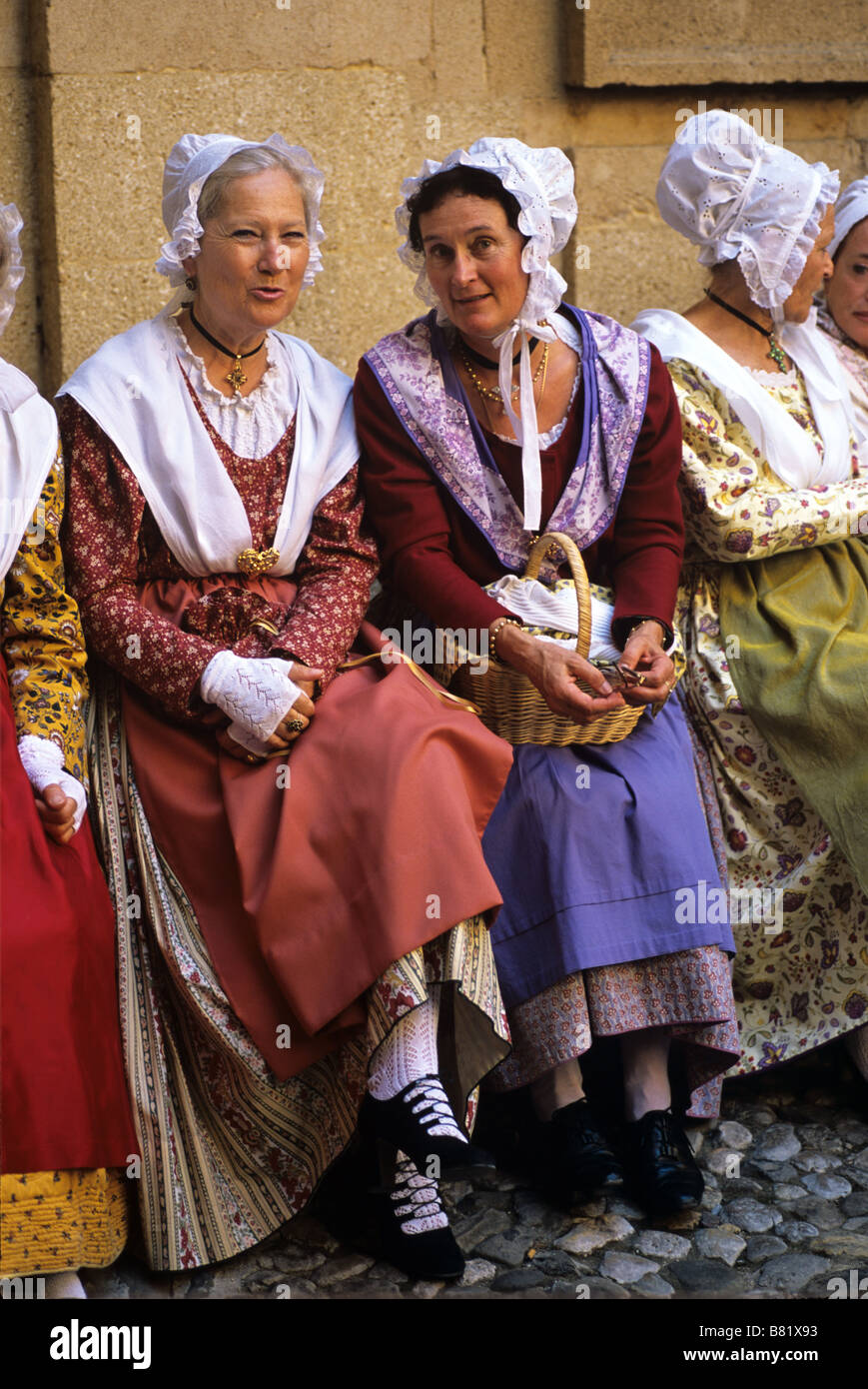 Provenzalische Frauen in traditionellen Folklore Kostüm, Calisson Festival, Aix-en-Provence oder Aix-En-Provence, Frankreich Stockfoto