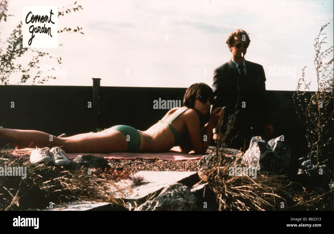Der Zement Garten Jahr 1993 Deutschland Uk Charlotte Gainsbourg Jochen Horst Regie Andrew Birkin Stockfotografie Alamy