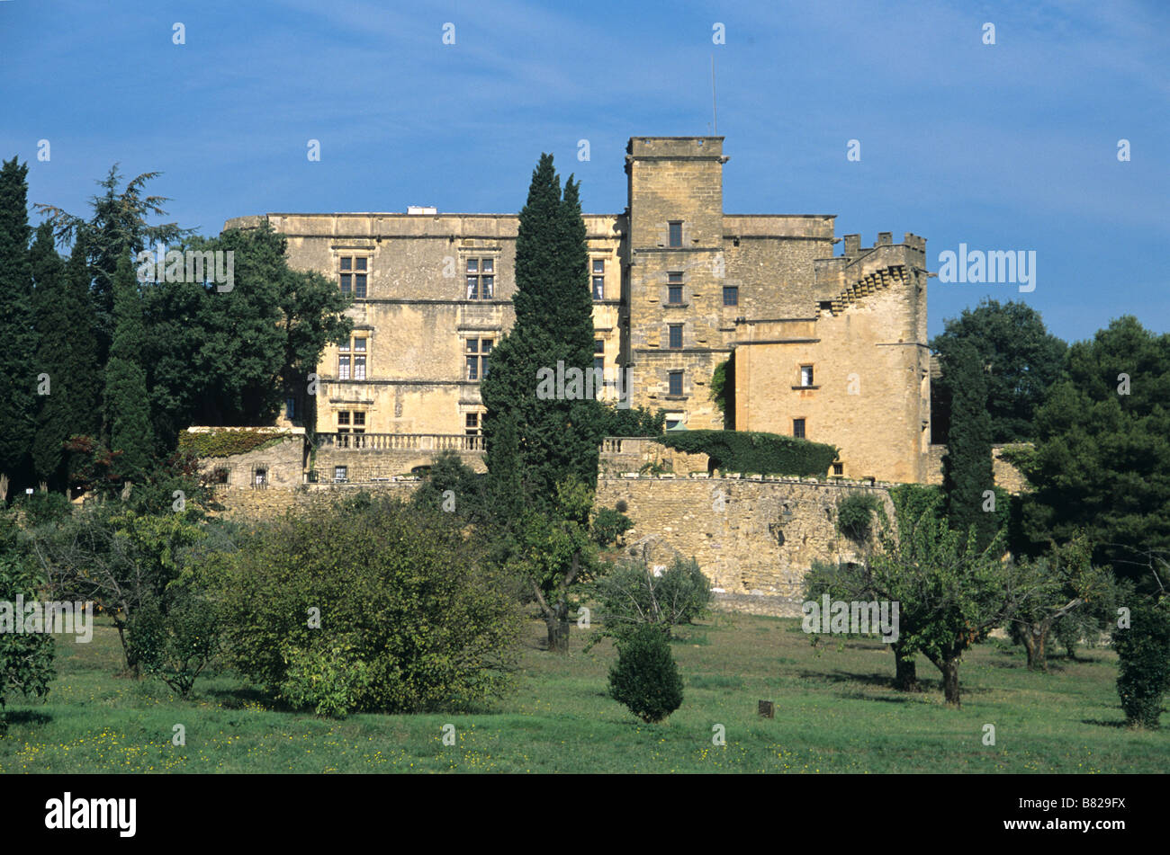 Château von Lourmarin (c15th-Renaissance), Regionalpark Luberon, Provence, Frankreich Stockfoto