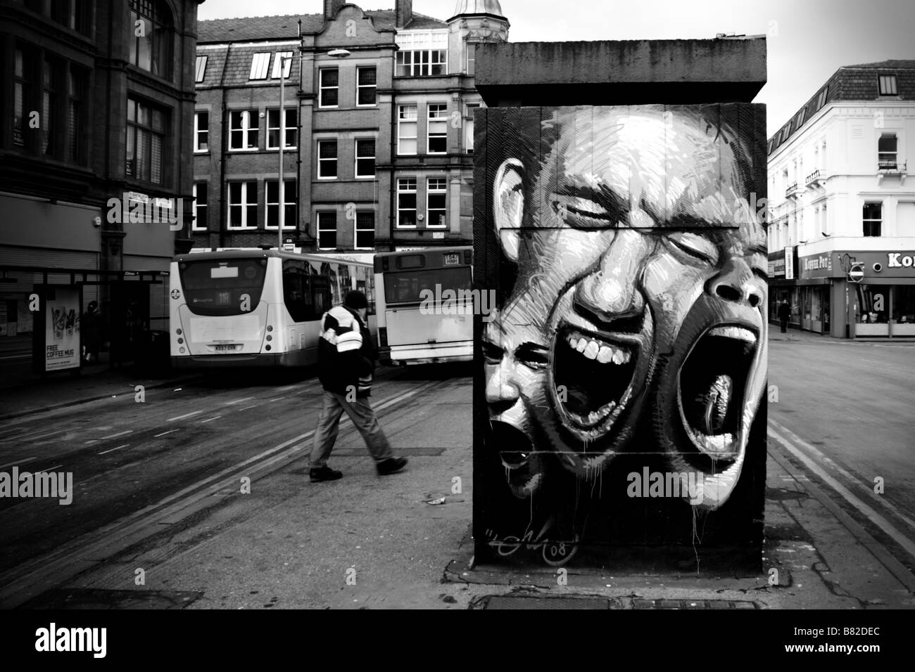 Schreiende Gesichter Graffiti Straßenszene Stockfoto