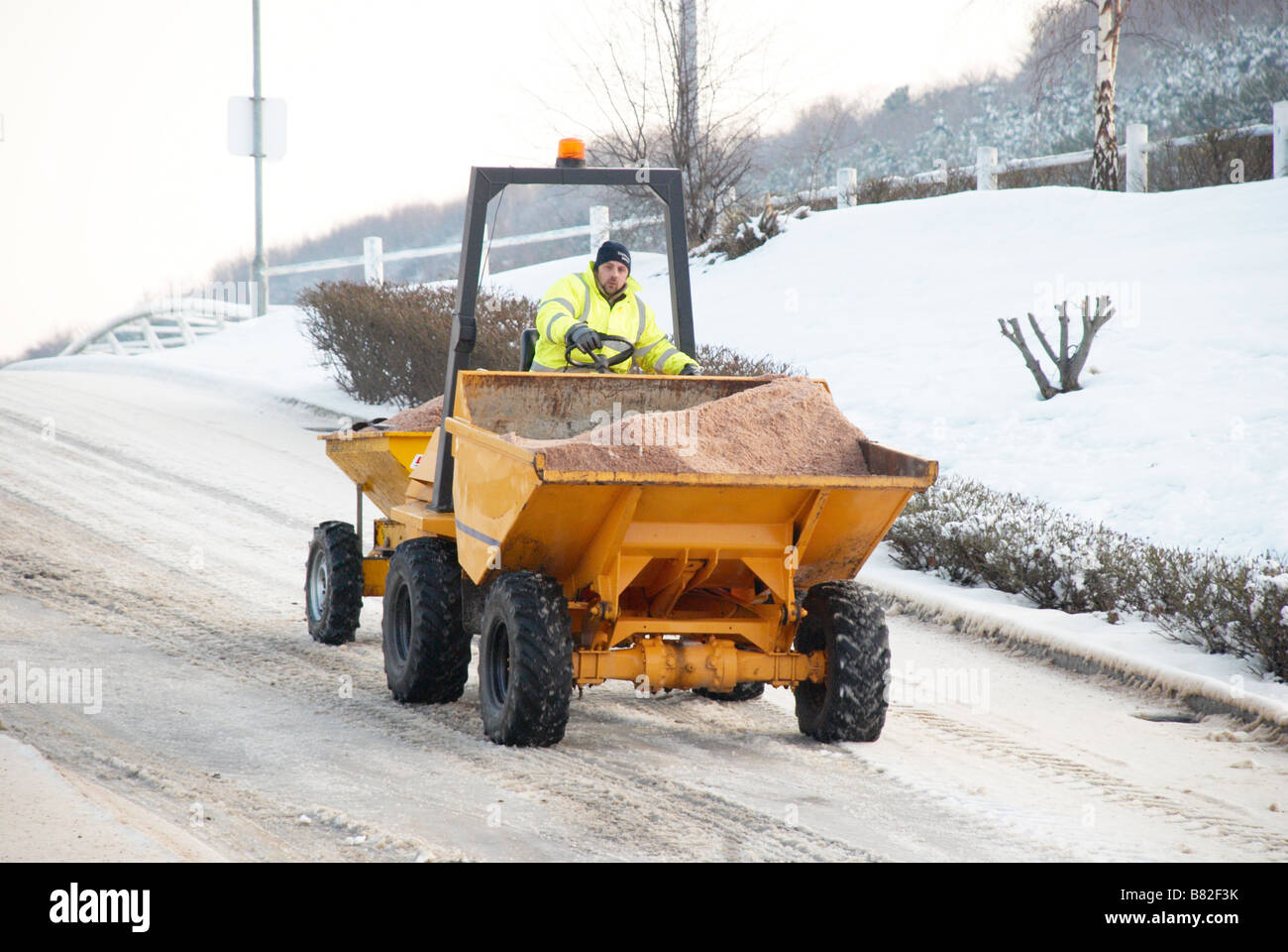 Mini Dumper knirschte der Straße Stockfoto