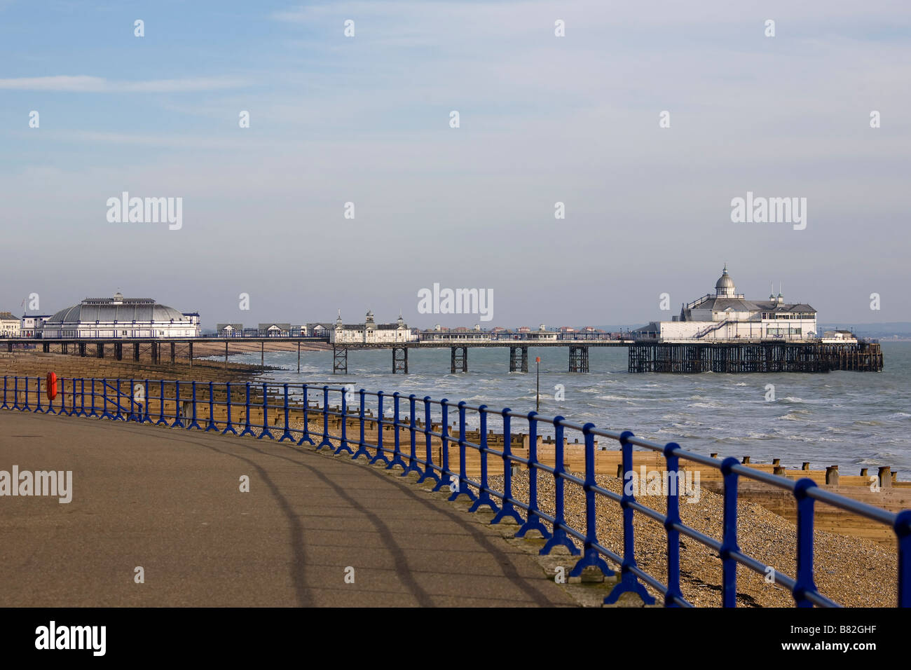 Quiet und Eastbourne Pier in East Sussex GB UK Stockfoto