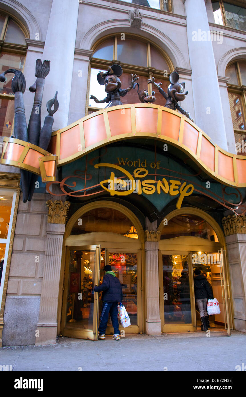 Der Disney Store auf der Fifth Avenue in Midtown Manhattan in New York Stockfoto