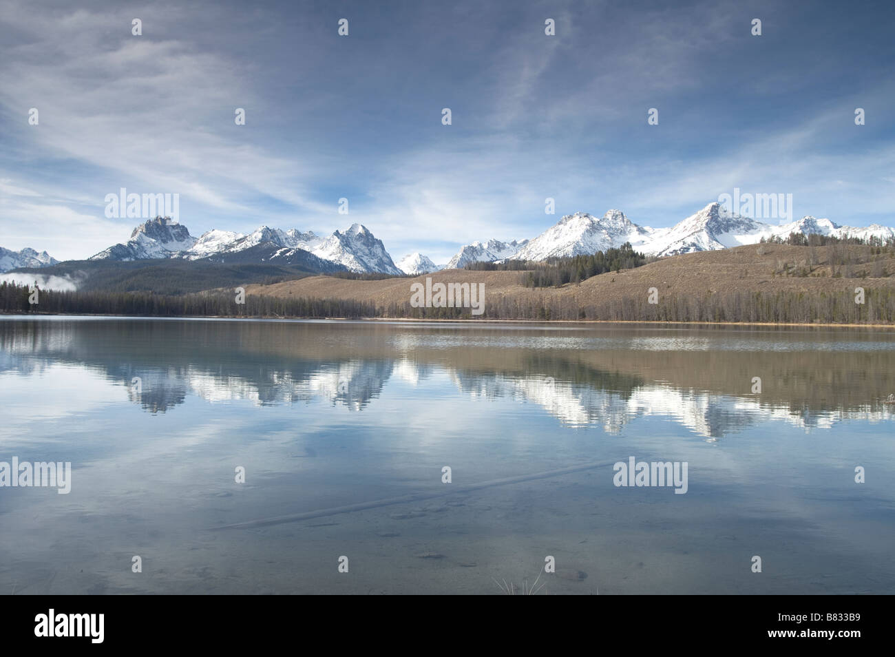 Rotbarsch-See und dem Sägezahn Gebirgszug in der Nähe von Sun Valley Idaho Stockfoto