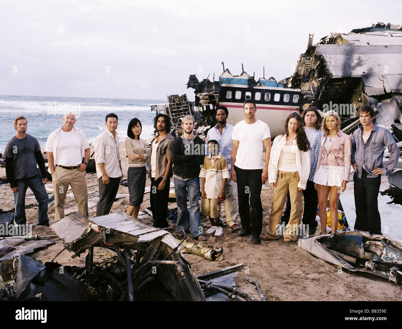 Lost TV-Serie 2004 - 2010 - Die USA Saison 2004 01 Josh Holloway, Terry O'Quinn, Yunjin Kim, Daniel Dae Kim, Naveen Andrews, Dominic Monaghan, Malcolm David Kelley, Harold Perrineau, Matthew Fox, Evangeline Lilly, Jorge Garcia, Maggie Grace, Ian Somerhalder Stockfoto