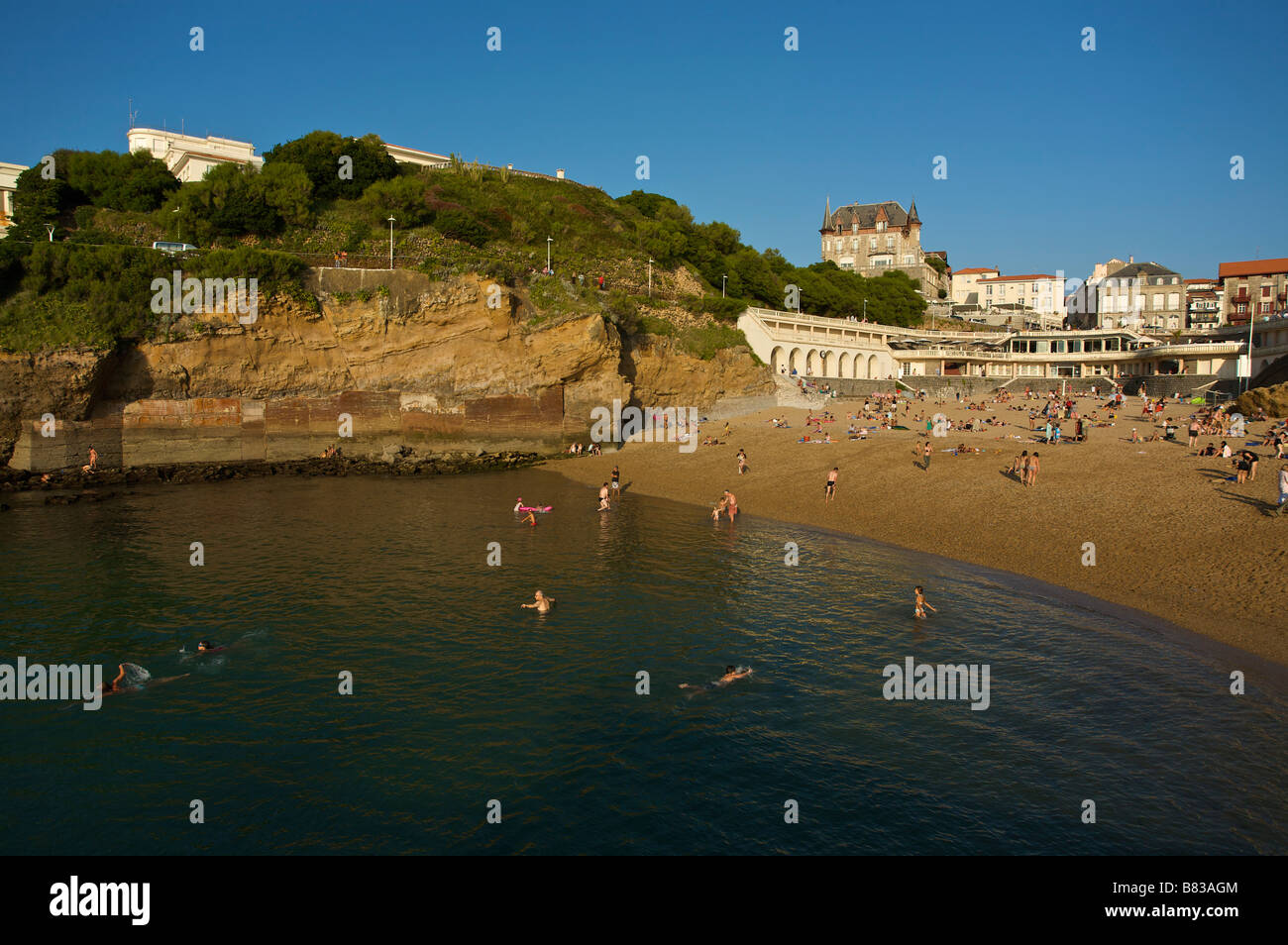 Strand am Hafen Vieux in Biarritz Frankreich Stockfoto