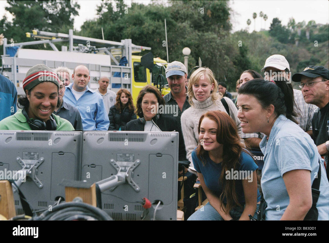 Regisseurin Angela Robinson mit Lindsay Lohan auf dem Set Herbie: Vollständig geladen Jahr: 2005 - USA Stockfoto