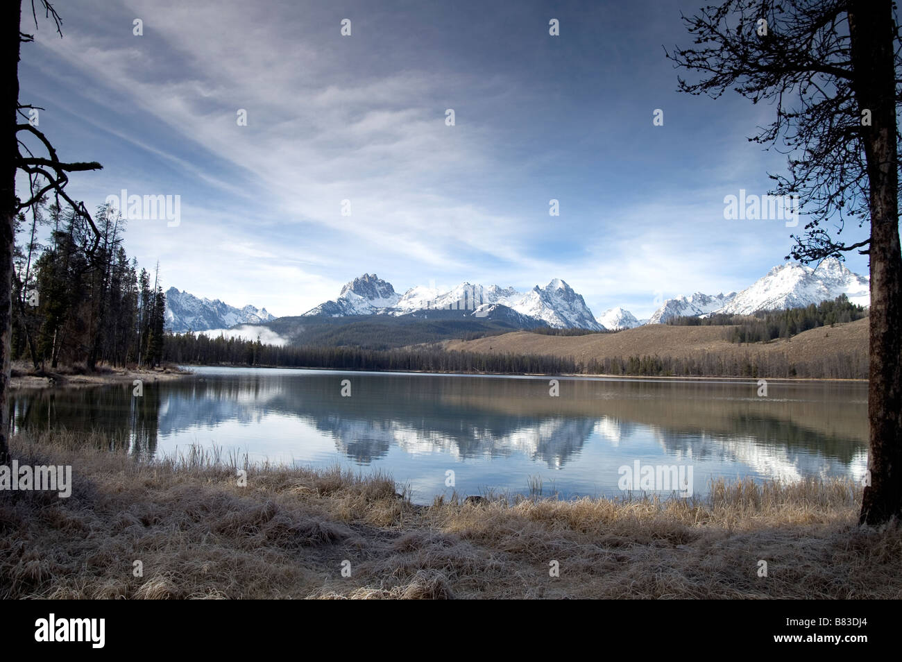 Rotbarsch-See und dem Sägezahn Gebirgszug in der Nähe von Sun Valley Idaho Stockfoto