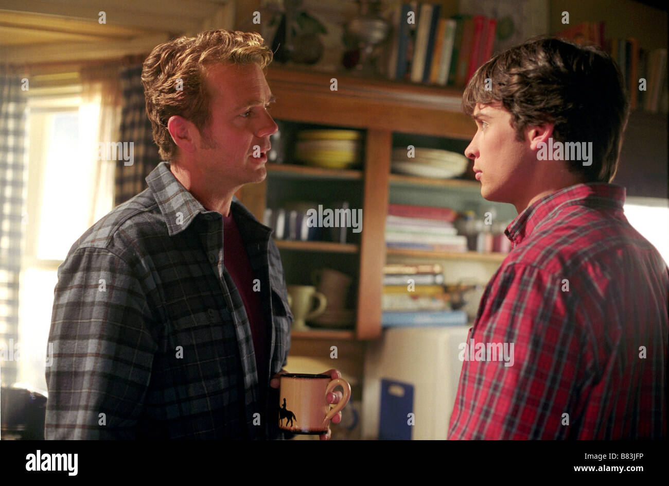 Smallville TV-Serien 2001-2011 USA 2002 Staffel 2, Folge 6: Redux Regie: Chris Long Tom Welling, John Schneider Stockfoto