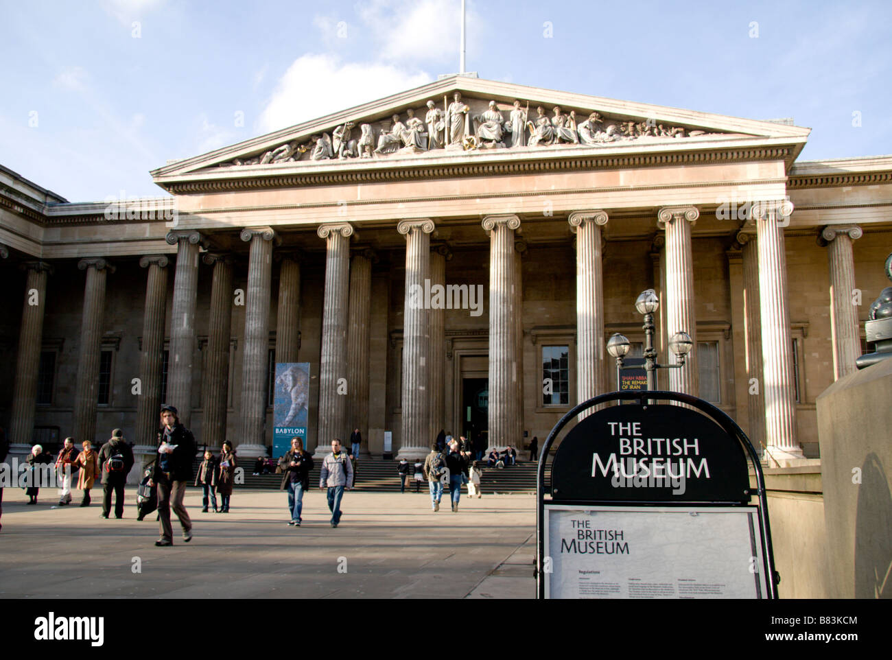 Benannte Zeichen am Haupteingang an das British Museum, London. Jan 2009 Stockfoto