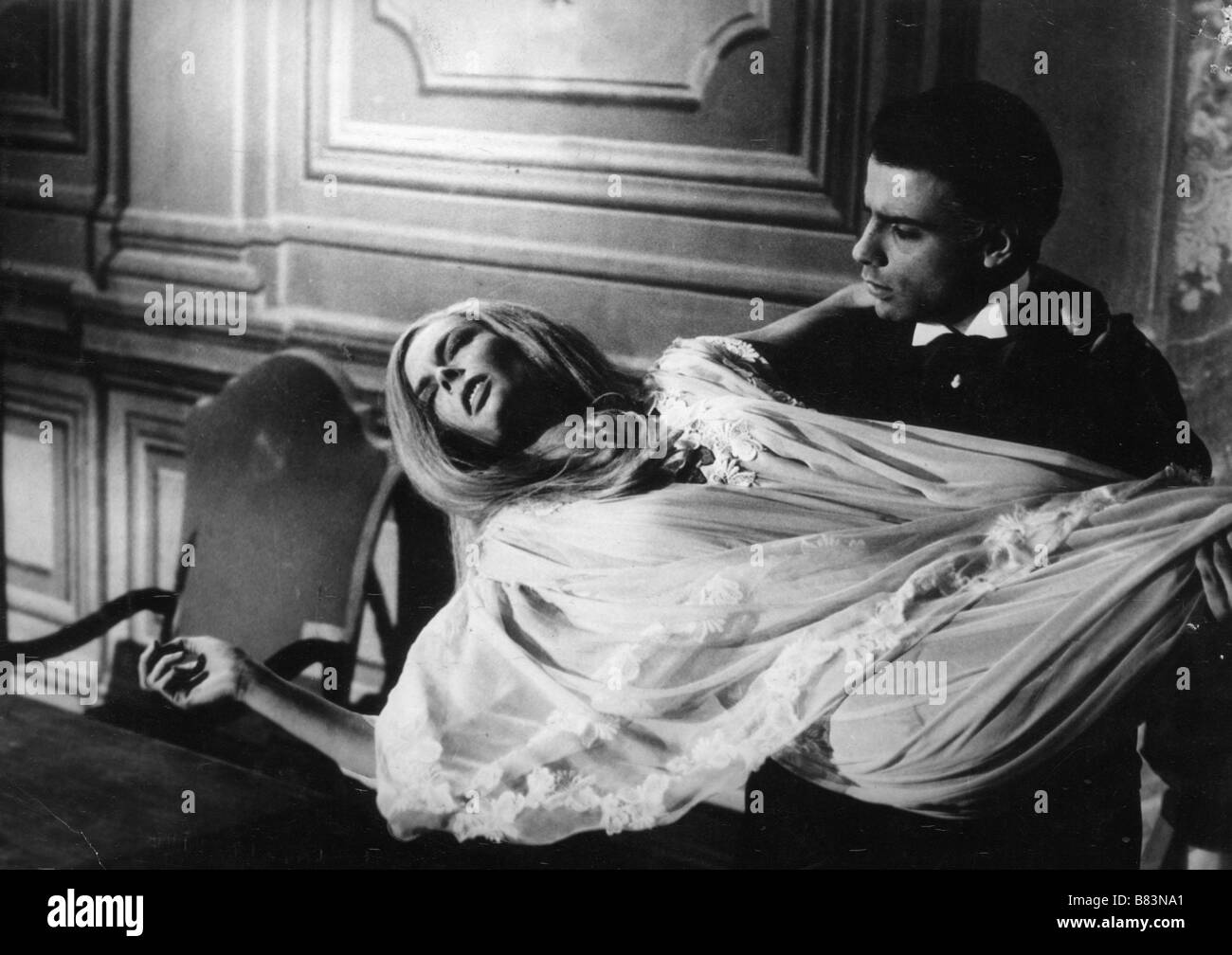 Les amants d'outre-tombe Amanta d'oltretomba, Gli/Les amants d'outre Tombe (1965) Italien Barbara Steele, Laurence Clift Regie: Antonio Margheriti Stockfoto