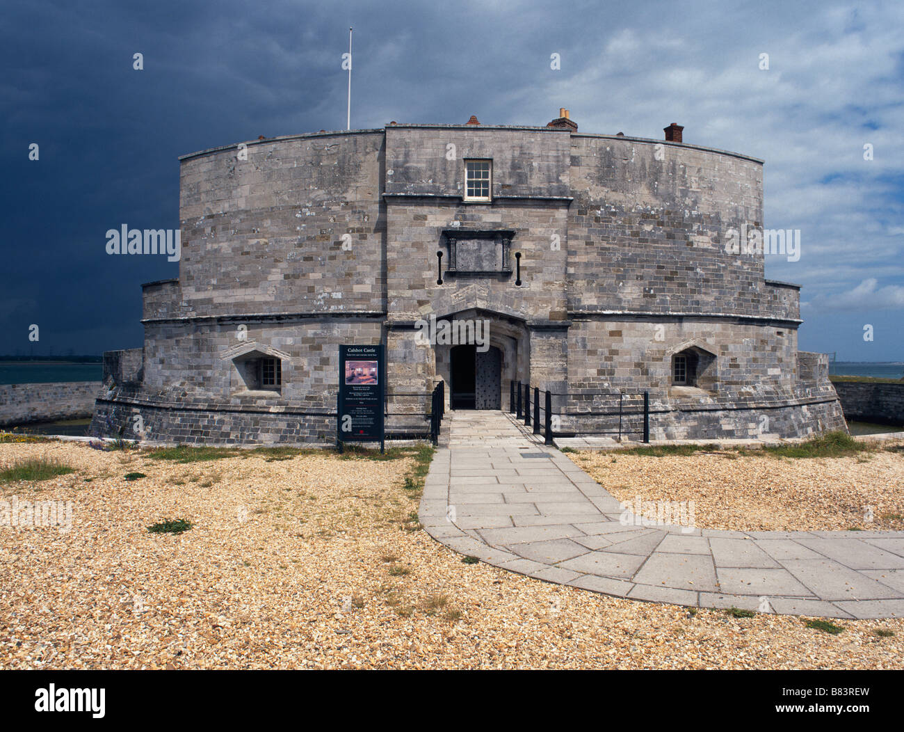 Calshot Castle, Hampshire, Großbritannien. Eine kreisförmige "Device Fort" von König Heinrich VIII. Im Jahre 1540 an der Küste in der Nähe von Southampton, um den Solent zu schützen Stockfoto