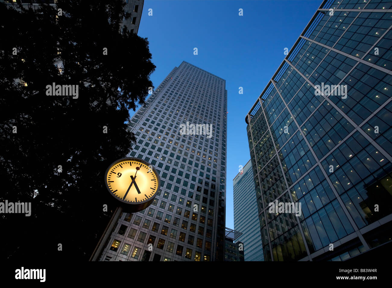 Abend gen Himmel Blick auf Canary Wharf. Stockfoto