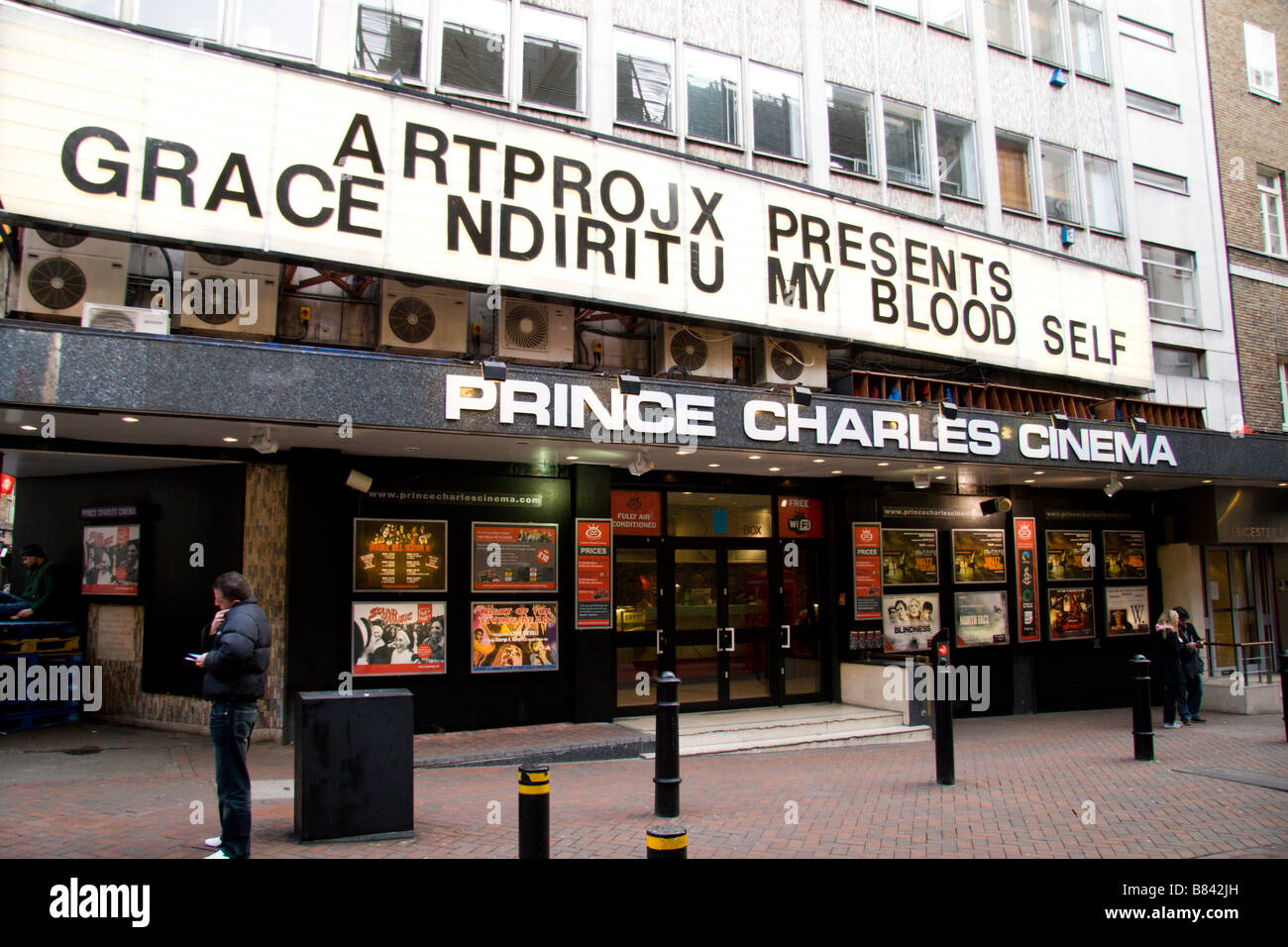 Blick auf das unabhängige Prinz Charles Kino am Leicester Square, London.  Jan 2009 Stockfoto