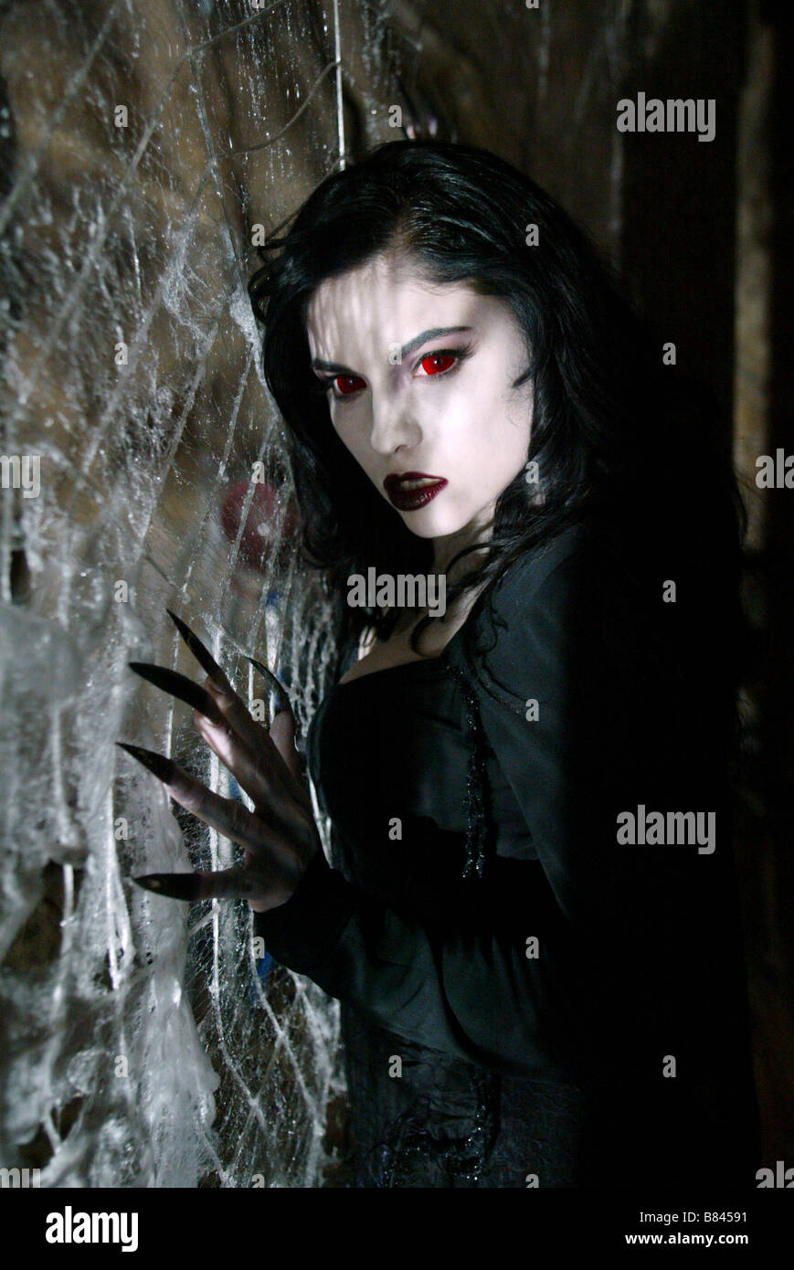 Charmed TV-Serie 1998-2006 USA 2004 Staffel 6, Episode 18: Spin City Erstellt von Constance M. Burge Regie: Mel Damski Jodi Lyn O'Keefe Stockfoto