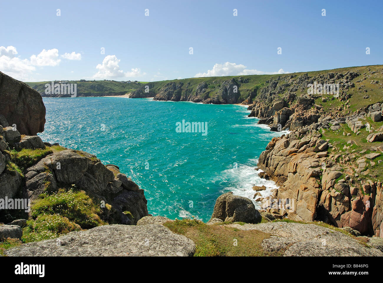 Logan Rock in Richtung Porthcurno Cornwall UK Stockfoto