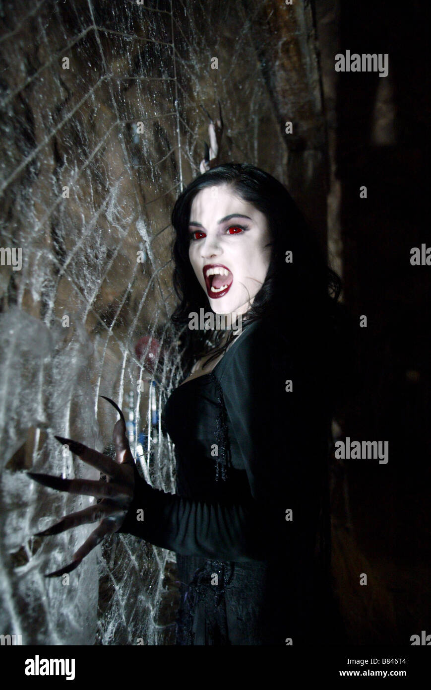 Charmed TV-Serie 1998-2006 USA 2004 Staffel 6, Episode 18: Spin City Erstellt von Constance M. Burge Regie: Mel Damski Jodi Lyn O'Keefe Stockfoto