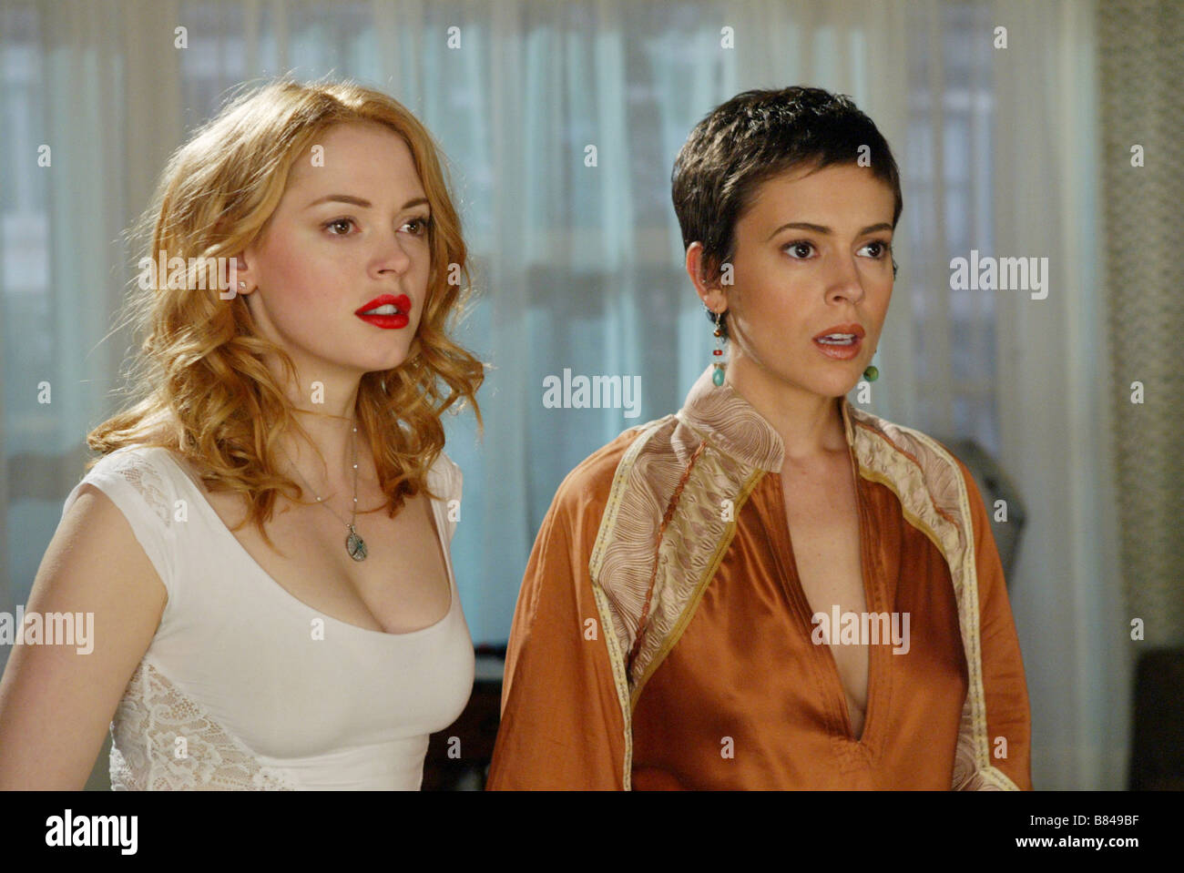 Charmed Tv Serie 1998 2006 Usa 2003 Staffel 6 Folge 10 Chris Crossed Von Constance M Burge Regie Joel J Feigenbaum Rose Mcgowan Alyssa Milano Erstellt Stockfotografie Alamy