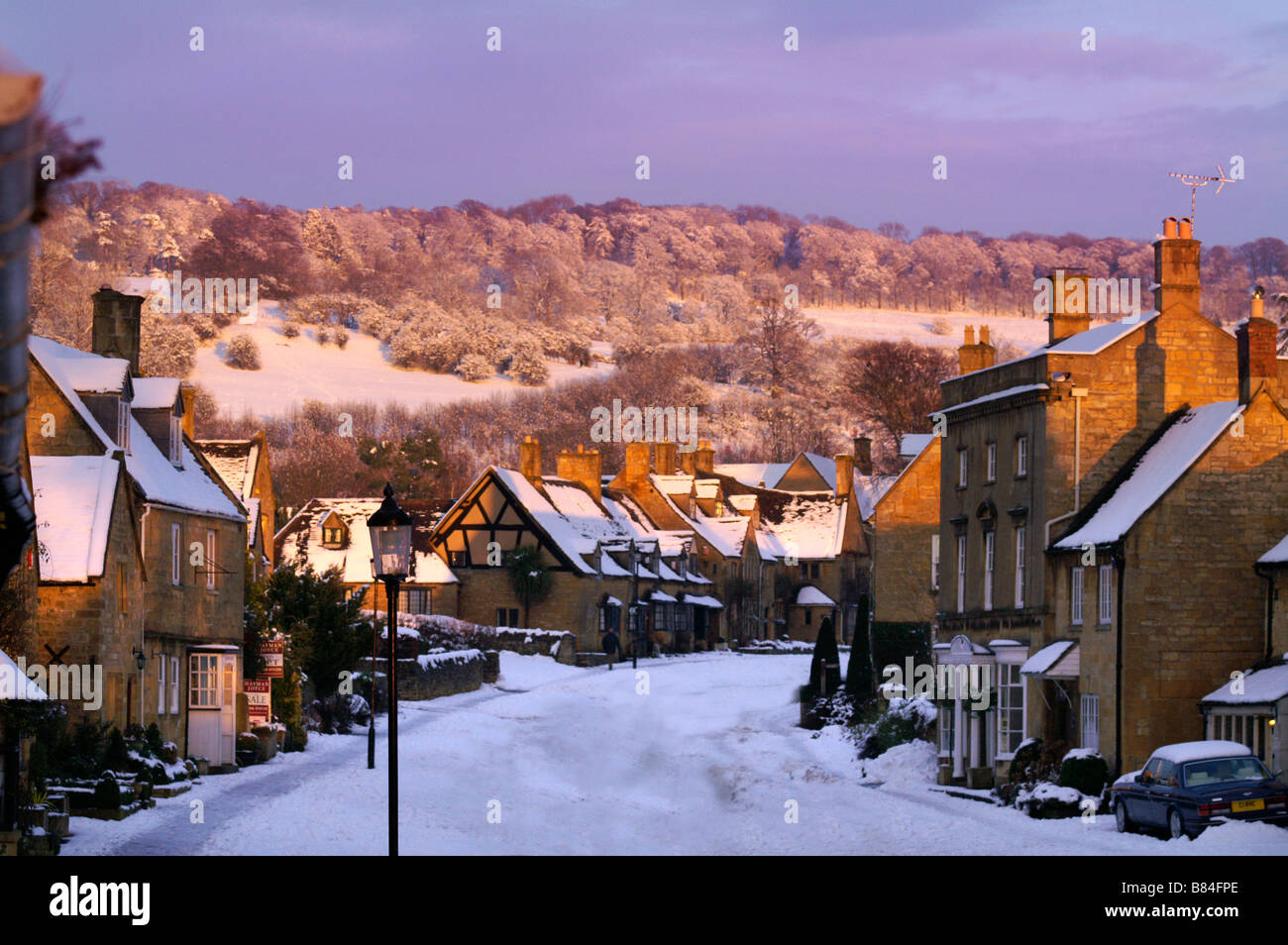 Sonnenuntergang über Broadway-Dorf. Winter in Cotswold. Worcestershire. UK Stockfoto