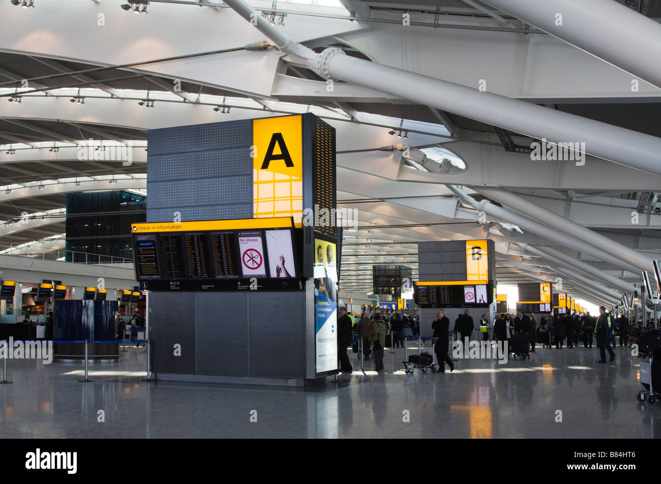 Flughafen Heathrow Terminal 5 Check-in Halle - London Stockfoto