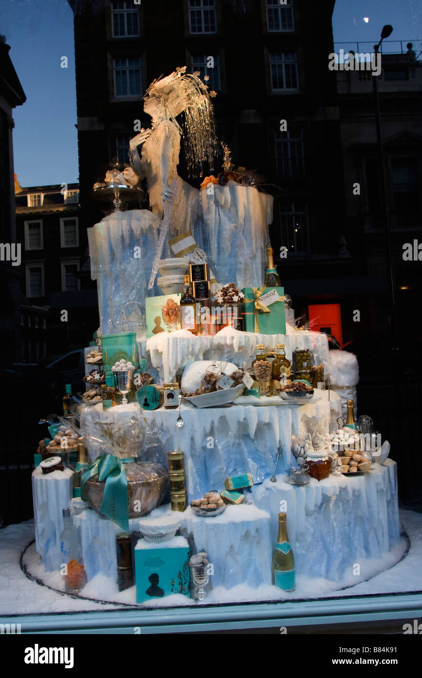 Weihnachts-Fenster anzeigen 2008 - Fortnum and Mason Store in Piccadilly London GB UK Stockfoto Weihnachts-Fenster anzeigen 2008 - Fortnum and Mason Store in Piccadilly London GB UK Stockfoto