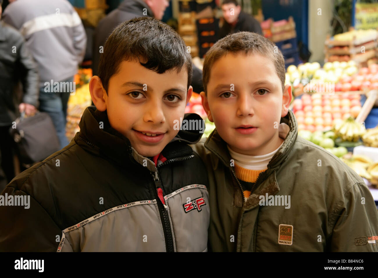 Türkische Jungs in Istanbul, Türkei Stockfoto