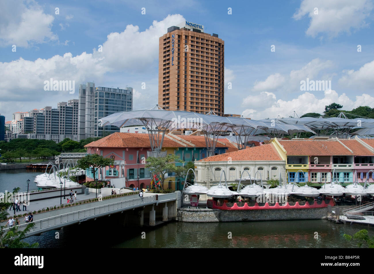 Clarke Clark Quay Singapore River Boot vorhanden fünf Blöcke von restaurierten Lagerhallen beherbergen verschiedene Restaurants und Nachtclubs Stockfoto