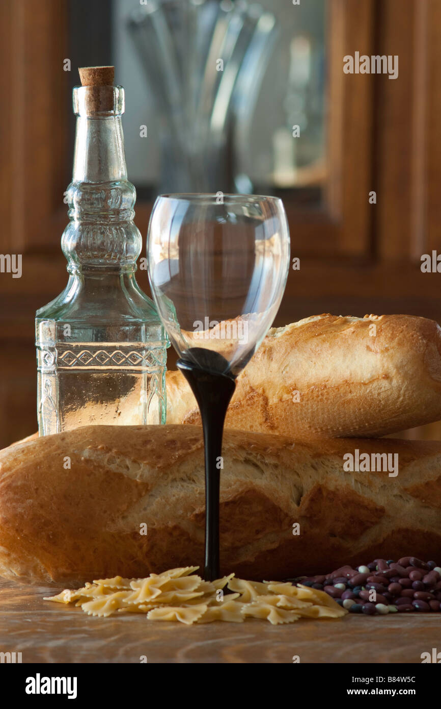 Glas Wein Brot und Olivenöl Stockfoto