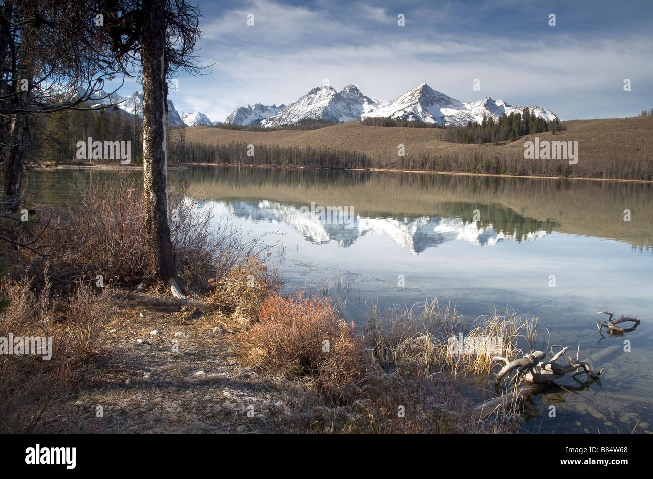 Rotbarsch-See und dem Sägezahn Gebirgszug in der Nähe von Sun Valley Idaho Stockfoto