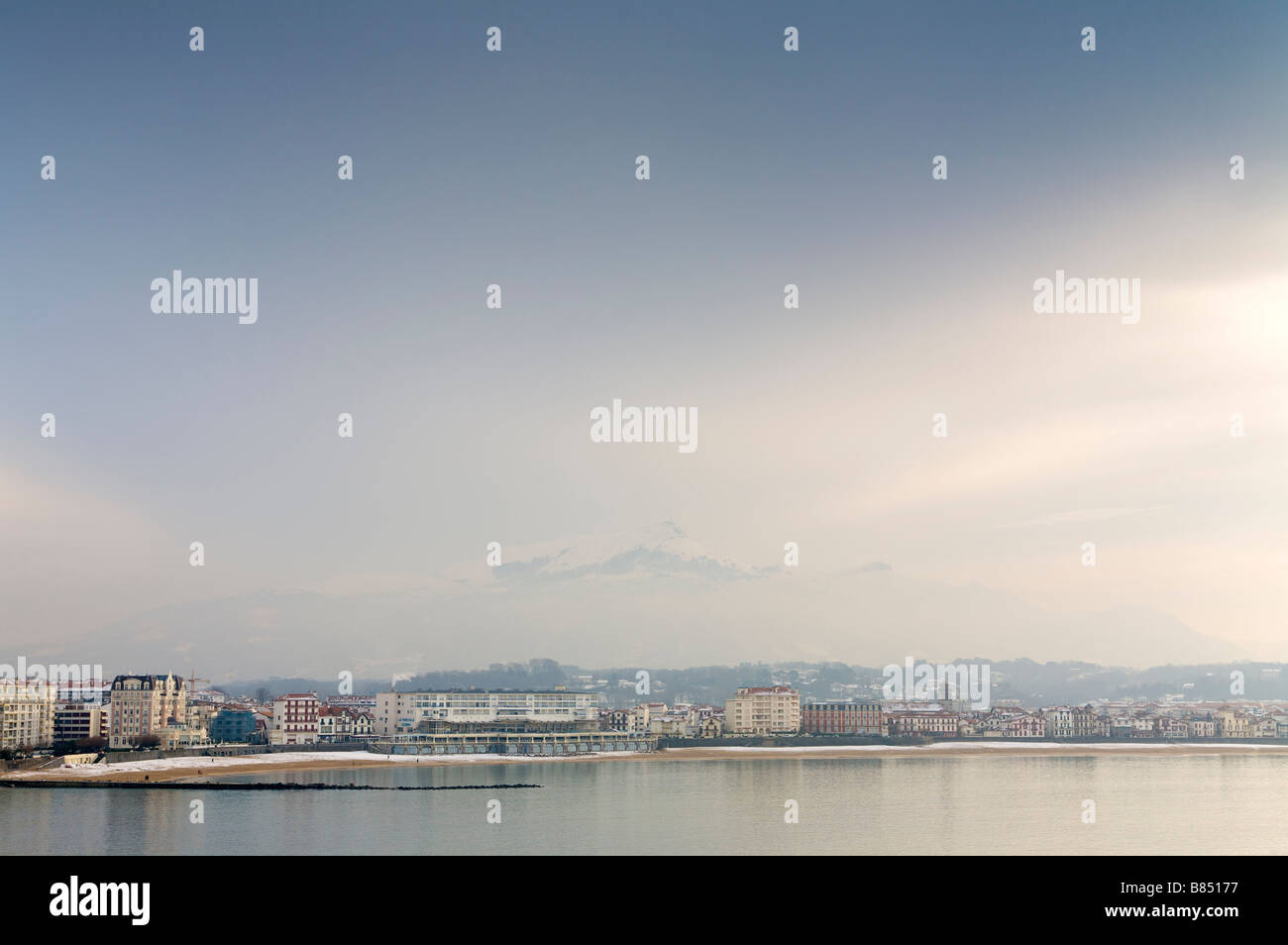 Saint Jean de Luz im Winter Pays Basque France Stockfoto