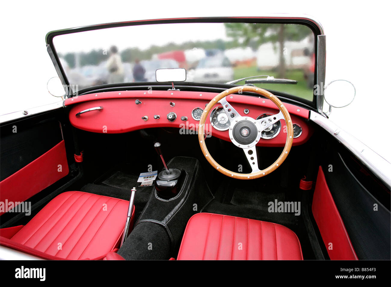 MG rote amerikanische Auto alte klassische Geschichte Fahrzeug Vintage Antipoden symbol Sammler alter golden Autofahren Transport Restaurierung Stockfoto