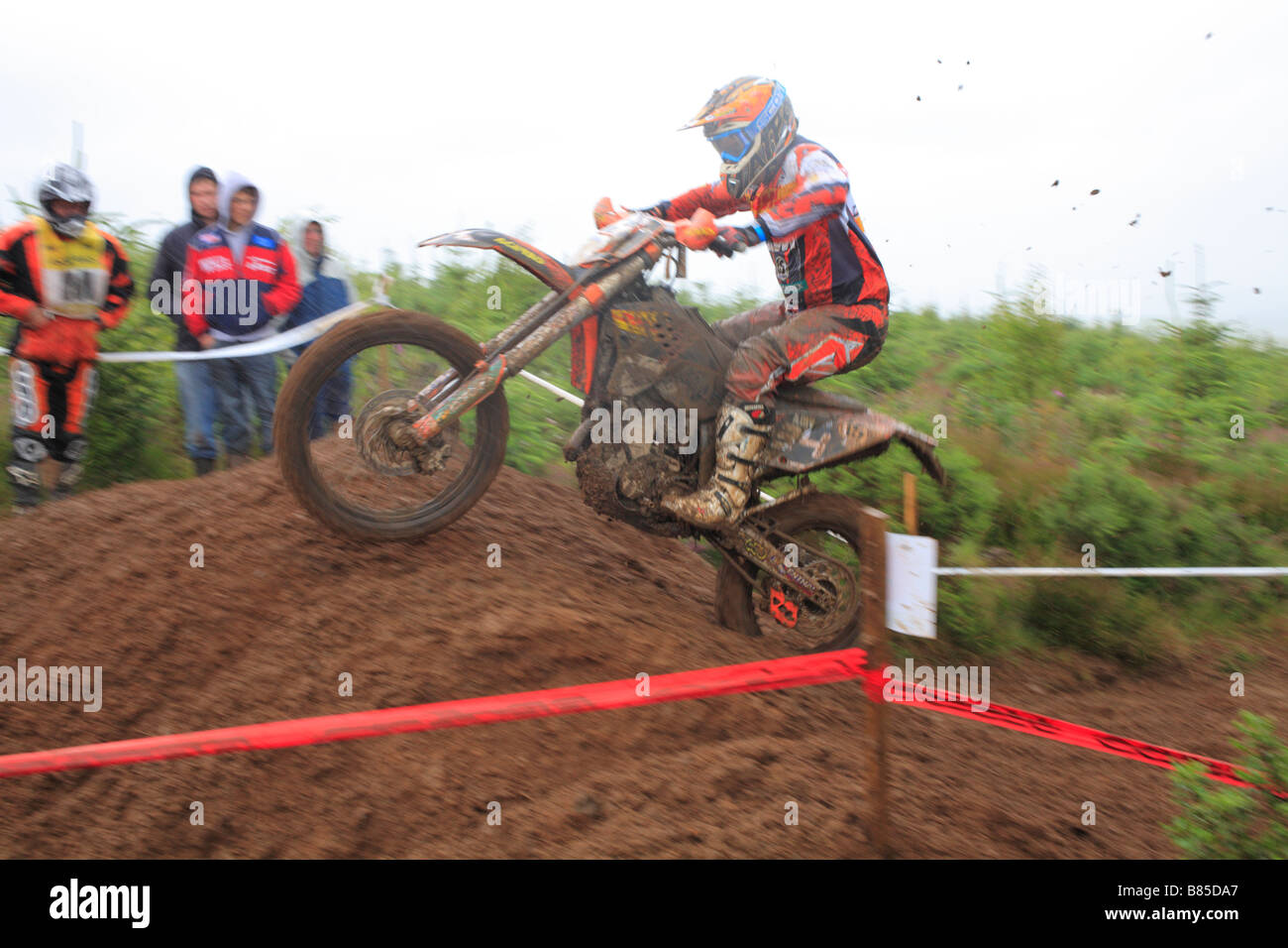 Wettbewerber in der FIM Enduro-Weltmeisterschaft. Stockfoto